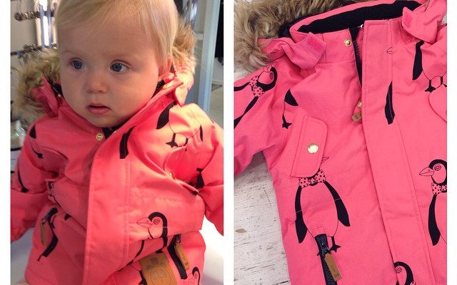 Sötaste lilla kunden Elsa, dotter till Karin @karinhedman skulle såklart köpa nya mini Rodini jackan som kom precis:):) måste vara fin!!!! Gullunge:):) #elsa #minirodini #jacka #vinterjacka #pingvin #