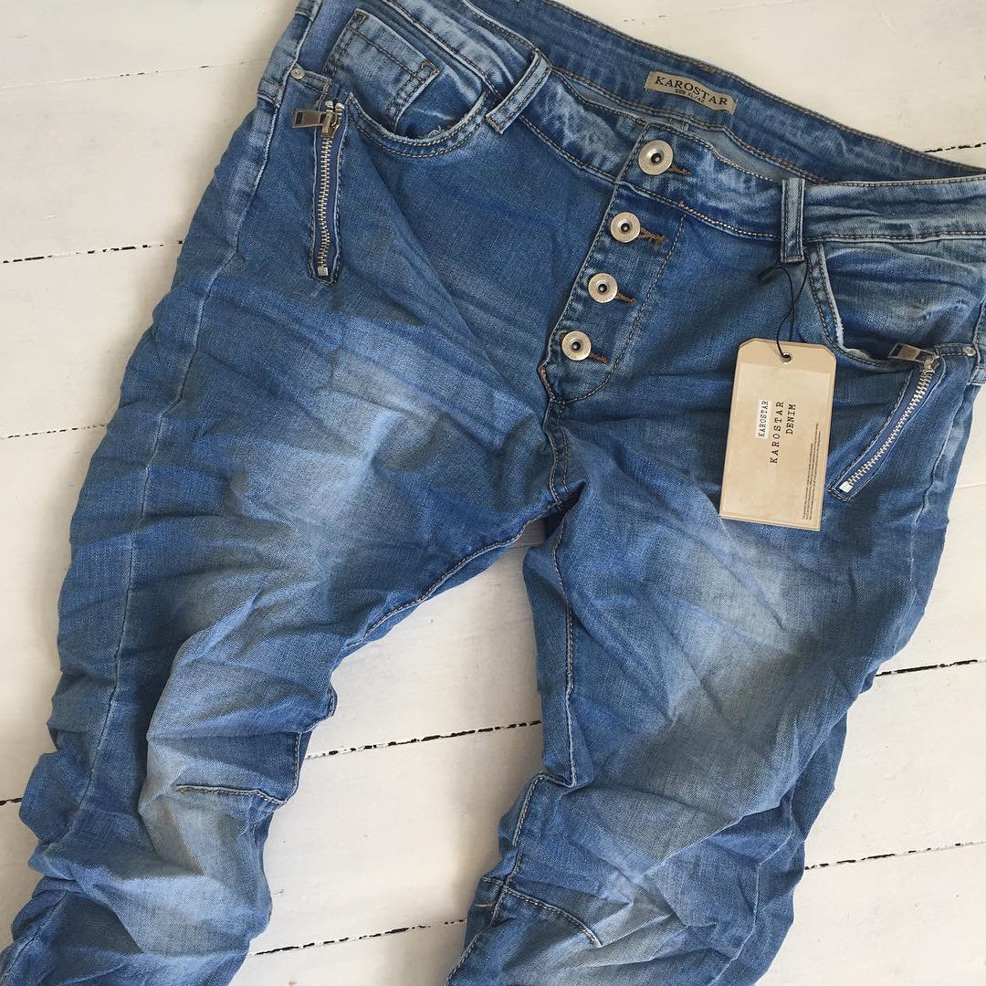 ** FAVORITBYXAN ** Vi har den i sand och idag kom den i jeans 
599kr 
XS-XL 
Välkomna 
#butikperochlisa #habo #jönköping #jeans #denim