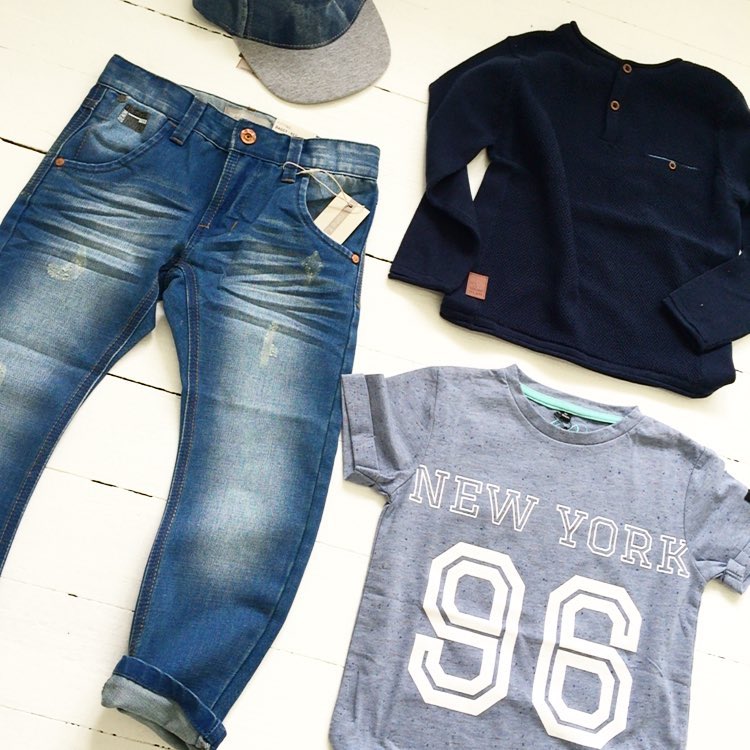 ** NAME IT ** Nyhet mysig tunnstickad tröja 250kr
T-shirt 379kr
Jeans 350kr
Keps 150kr 
Bra skolkläder !!!
Stl 110-152
#butikperochlisa #habo #jönköping #nameit #blått #denim