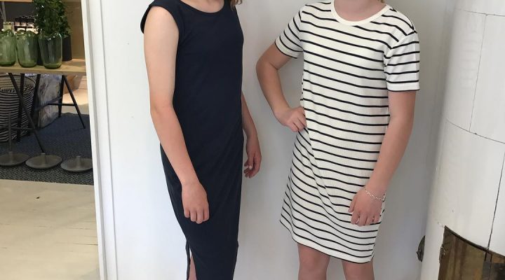 ~ Fina tjejer ~ Från Lmtd Name IT stl 140-176 Blå klänning 130kr Randig klänning 300kr Perfekt i sommar #butikperochlisa #habo #jönköping #randigt #klänning #sommar