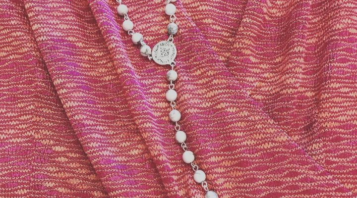 ~ Till mor ~ Fina halsbandet från Bud to Rosé hos oss Många ljuvliga klänningar Välkomna in Vi slår in fina paket för fullt Kram #butikperochlisa #habo #jönköping #morsdag #smycken #sommar #sol
